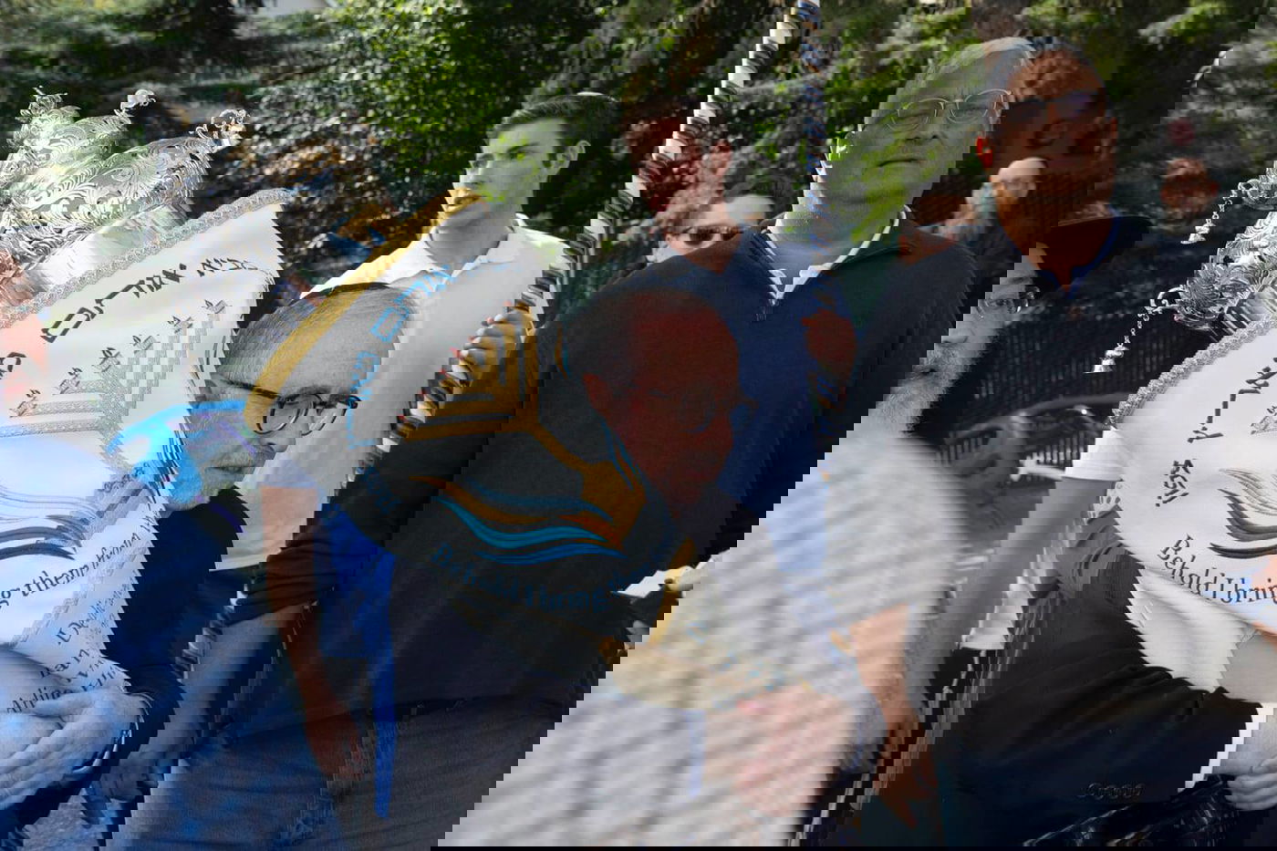 אחרי שחטפו מאנטישמים: הקהילה היהודית באלסקה צעדה בהכנסת ס"ת