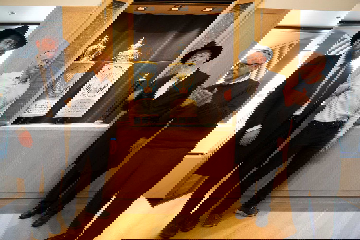 אחרי שחטפו מאנטישמים: הקהילה היהודית באלסקה צעדה בהכנסת ס"ת