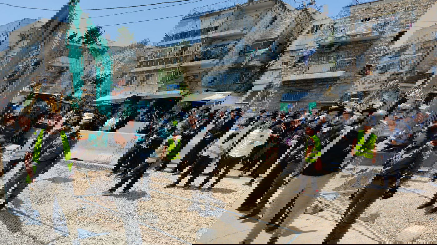 ההפגנות נגד עבודות הרכבת יתוגברו; מפגין הוכה בברוטאליות