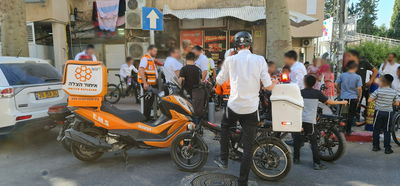 רכב פגע בילדה בת 5  בבני ברק; הובהלה לבית החולים