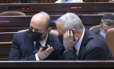 כך בנט וגנץ התעדכנו על ירי הרקטות בצפון • צפו