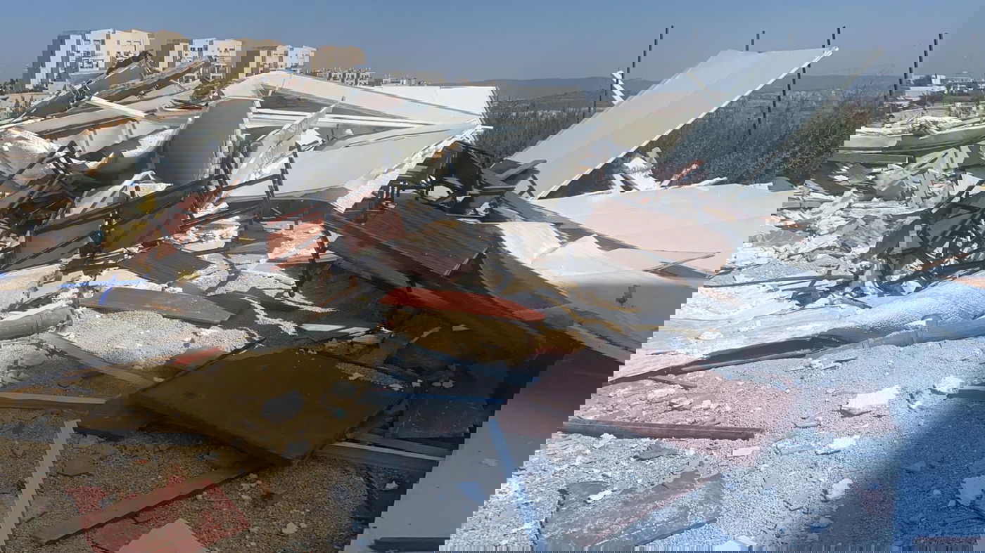 בית שמש: העירייה הרסה בית כנסת עם ספר התורה בפנים