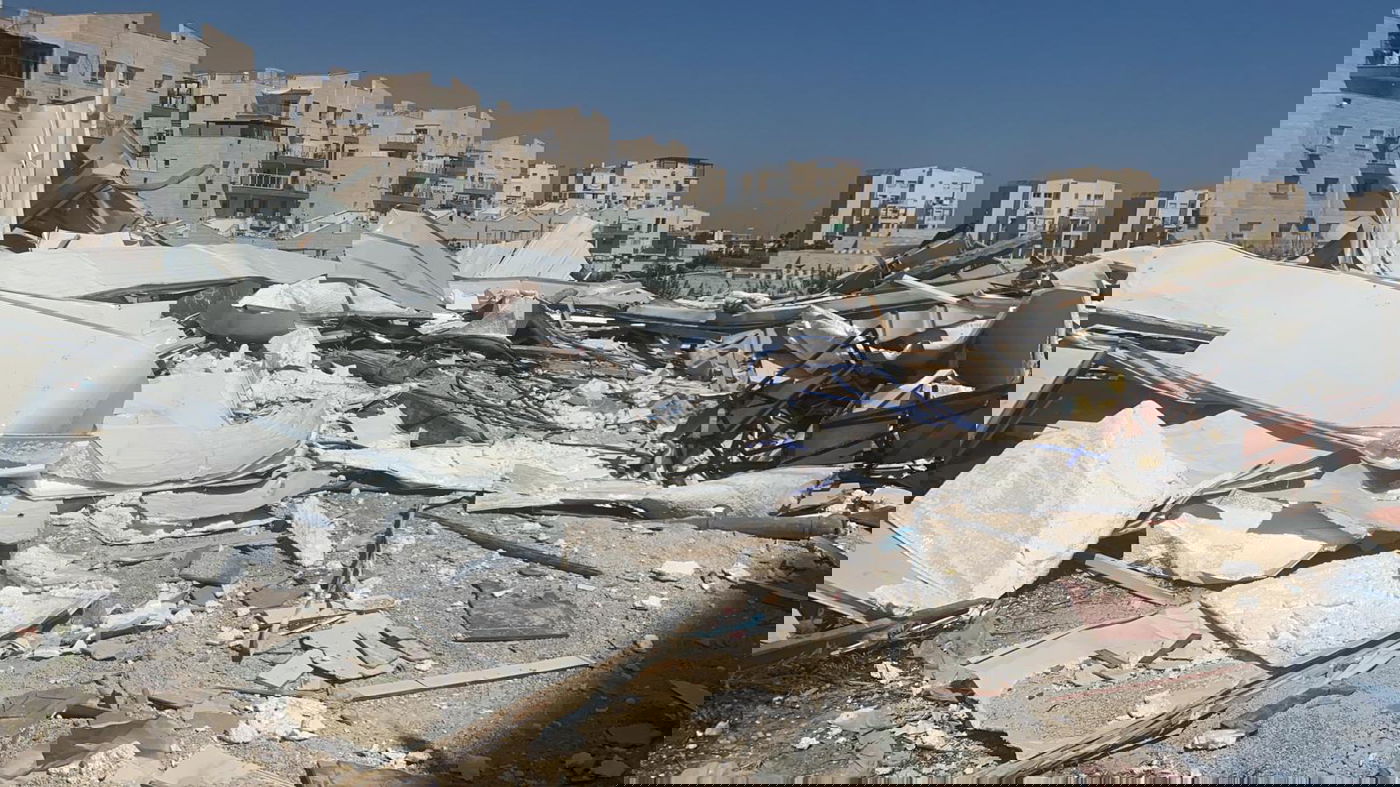 בית שמש: העירייה הרסה בית כנסת עם ספר התורה בפנים