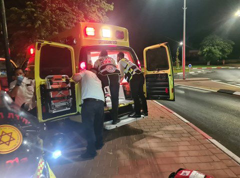 בחור חסידי ניסה להפריד בין מתקוטטים ונדקר; מצבו קשה