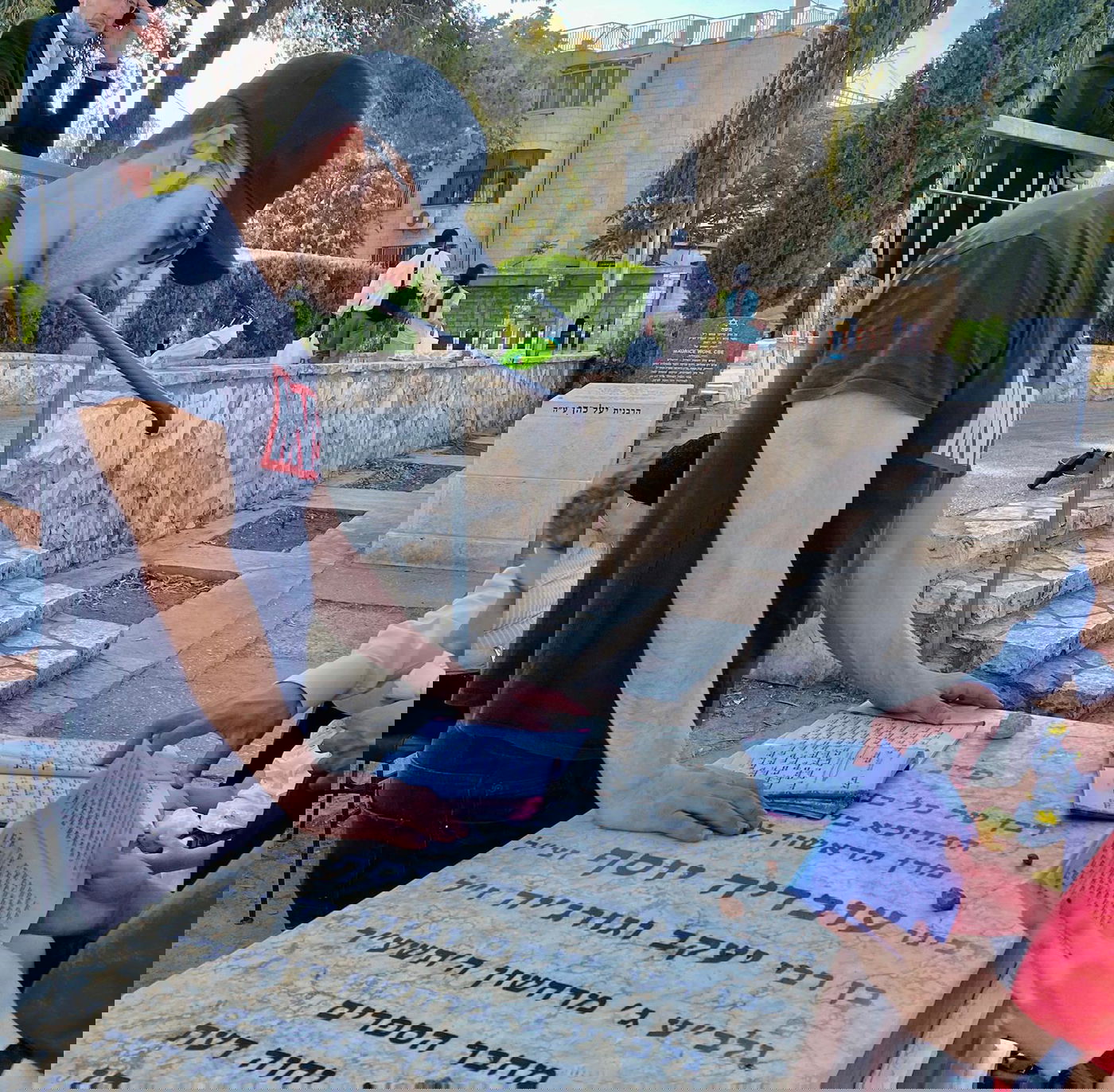 תיעוד: השחקן הישראלי התפלל על ציונו של מרן