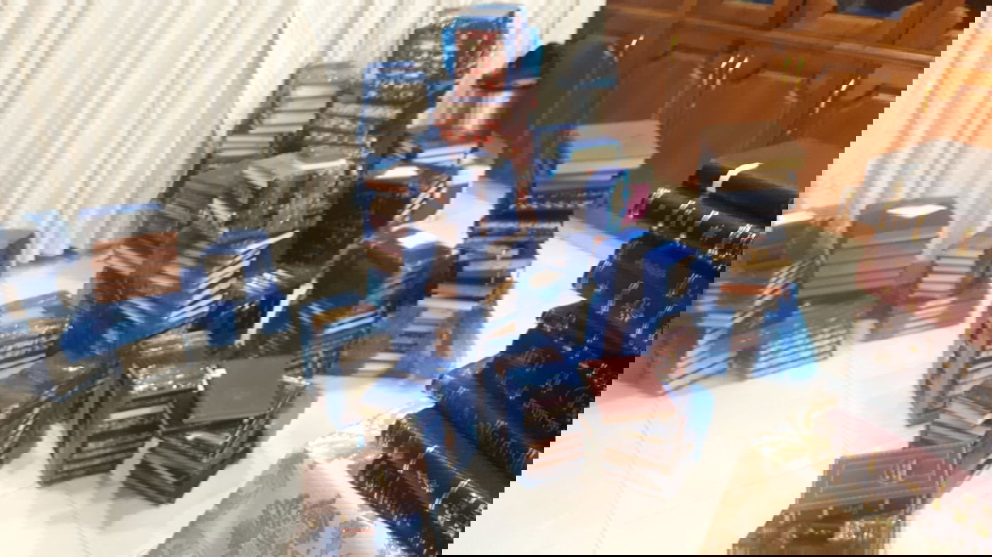 ספרי הקודש של הרבי זצ"ל וחפציו האישיים והנדירים, נבזזו