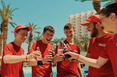 הם חזרו בעננים! החופשה של זוכי קיץ בעננים