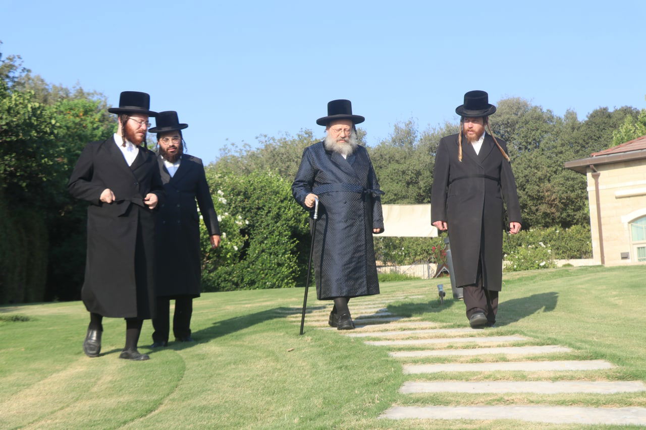 בבית הנגיד: האדמו"ר בנאות דשא • צפו