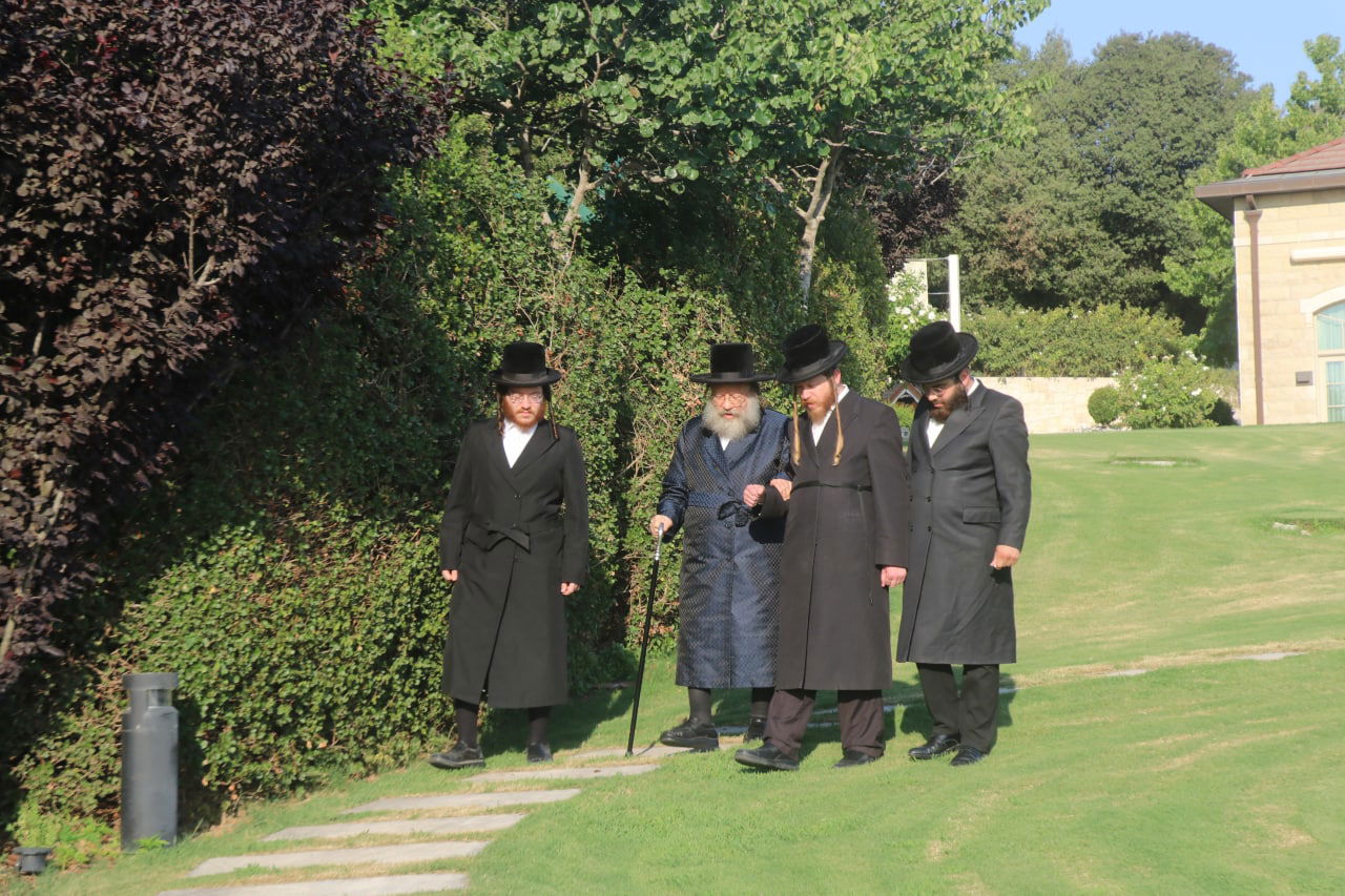 בבית הנגיד: האדמו"ר בנאות דשא • צפו