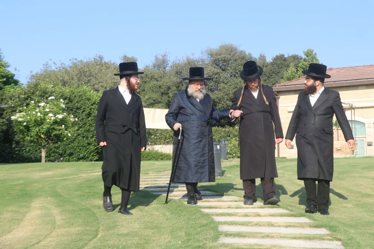 בבית הנגיד: האדמו"ר בנאות דשא • צפו