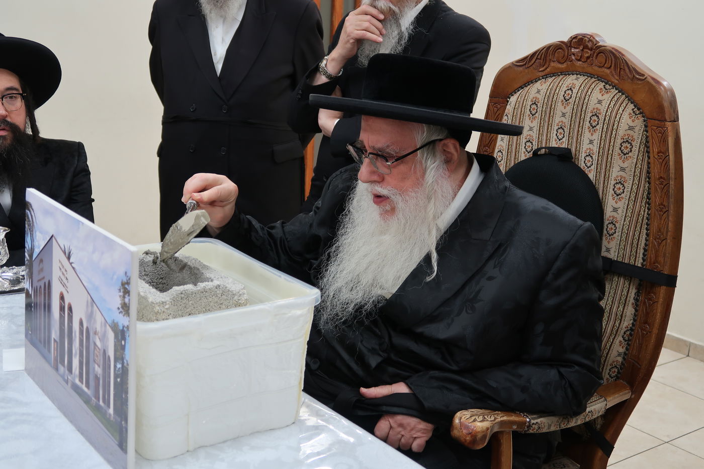 בצאנז הניחו אבן פינה למרכז חדש בבית שמש