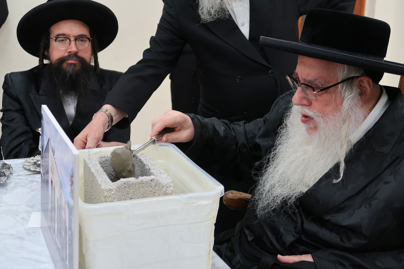 בצאנז הניחו אבן פינה למרכז חדש בבית שמש