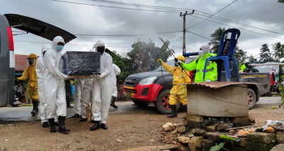 קבירת מת מקורונה באינדונזיה