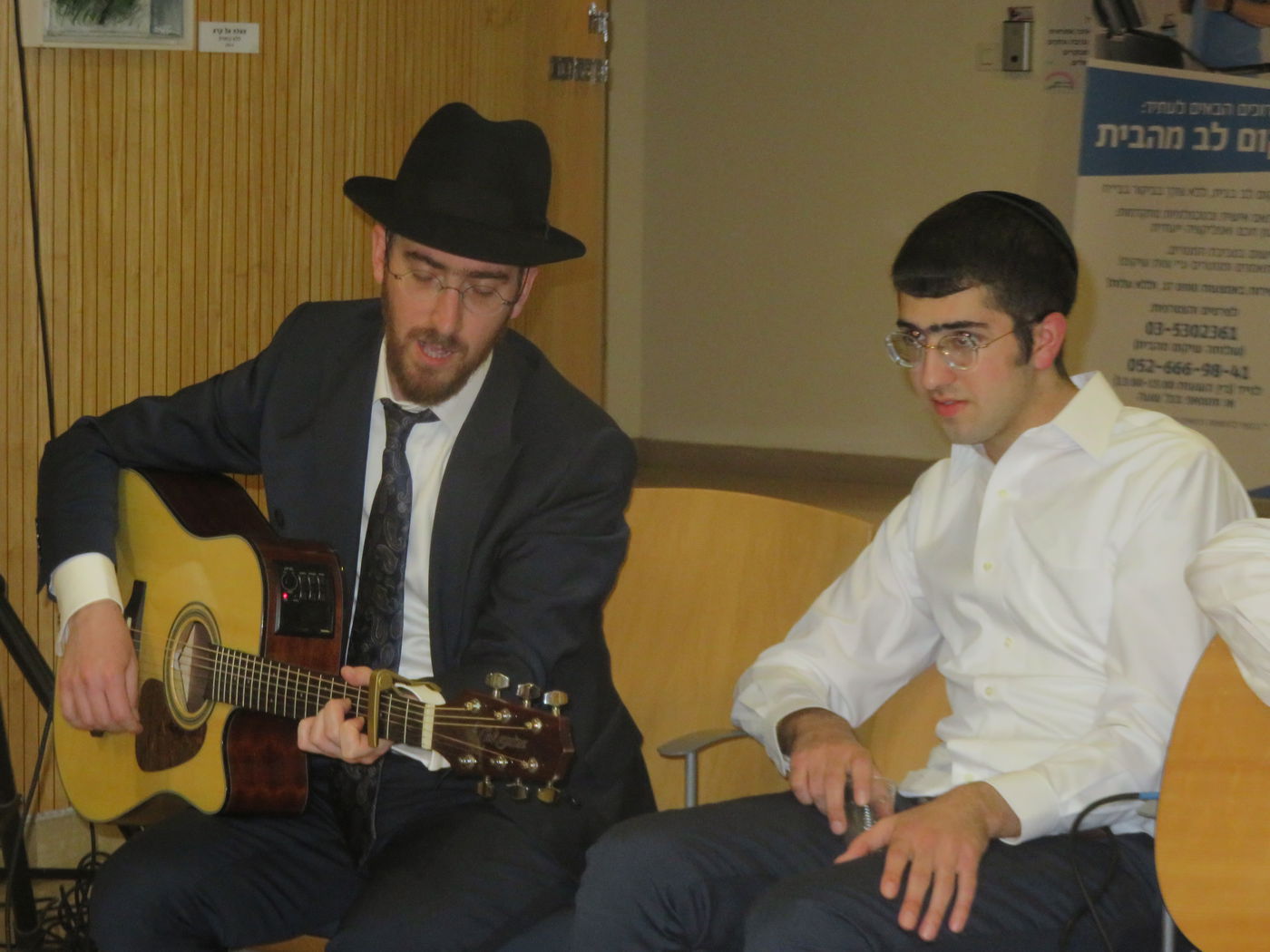 מרגש: כך שימחו הבחורים את החבר בבי"ח