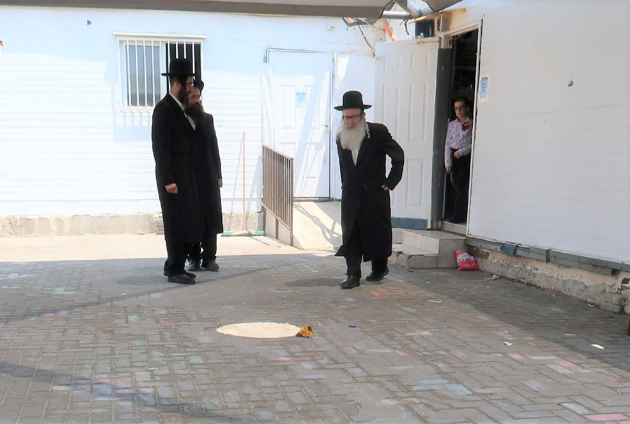 תיעוד: הרבי מאמשינוב הכניס את נכדו לחיידר