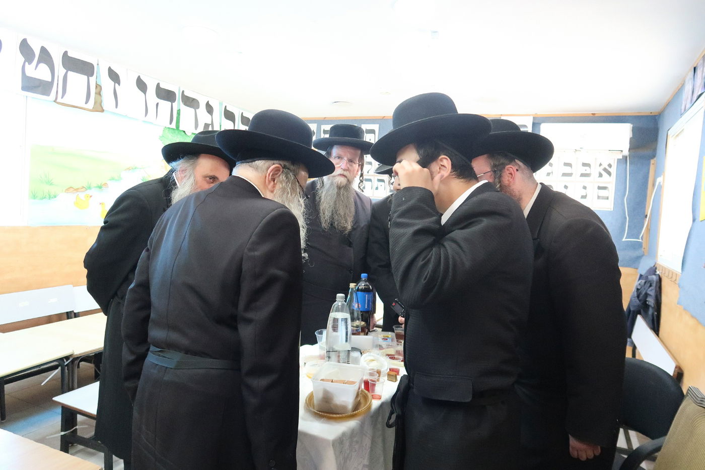 תיעוד: הרבי מאמשינוב הכניס את נכדו לחיידר