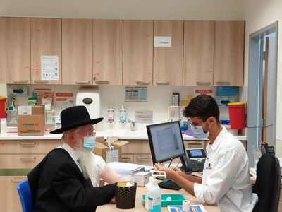 גדולי ישראל וכמחצית מבני ה-60+ הנמנים על לקוחות מאוחדת התחסנו בשלישית