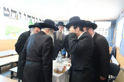 תיעוד: הרבי מאמשינוב הכניס את נכדו לחיידר