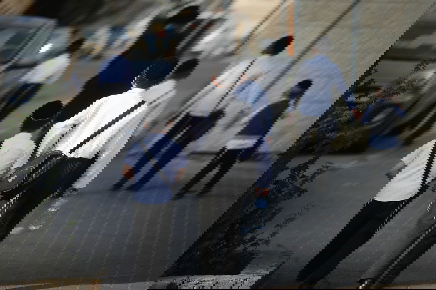 ילדי חיידרים בדרכם לפתיחת שנתם הלימודים, הבוקר