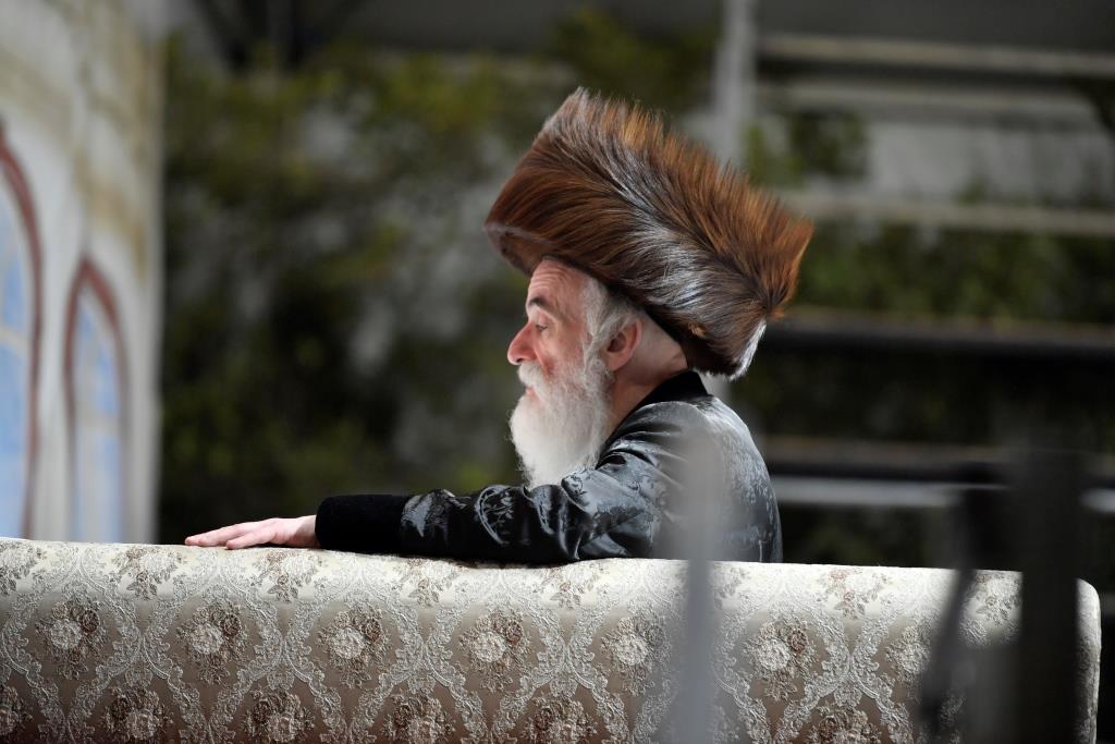 טיש של 5 שעות: חסידי ויז'ניץ שבתו באלעד