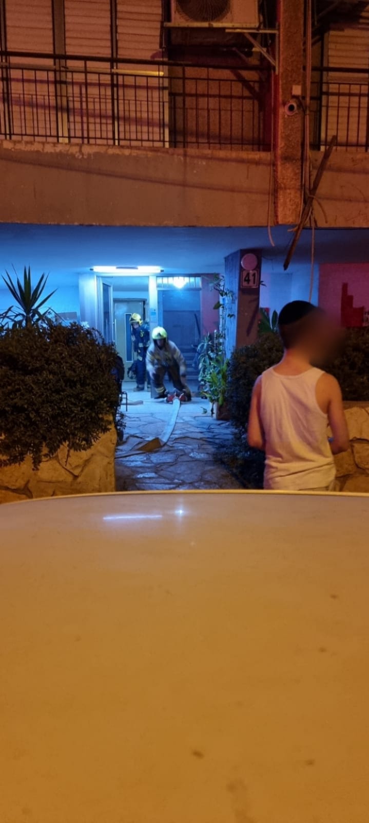 שריפה בדירה בבני ברק: שני תוכים מתו