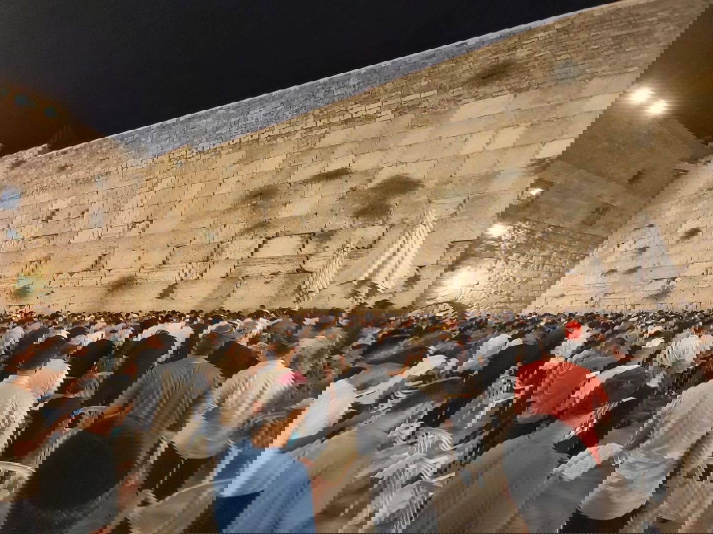 כך נראו הסליחות הראשונות בכותל • תיעוד