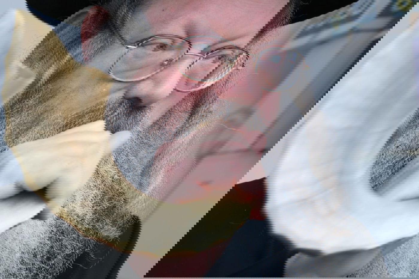 כשהפוסק החסידי בא לבדוק שופרות אצל 'החזוניאשניקים'