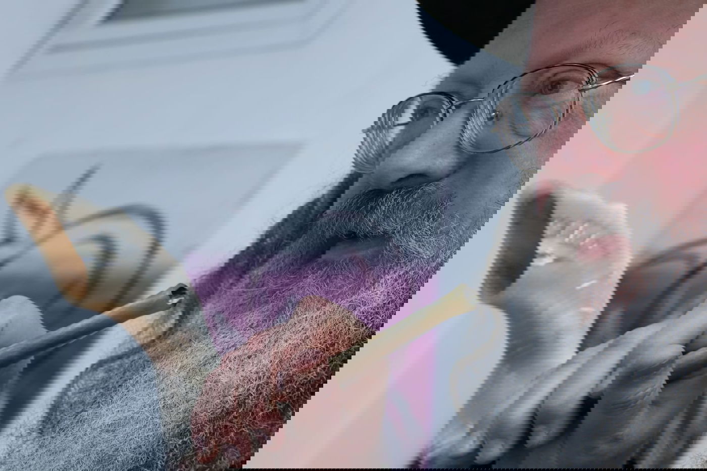 כשהפוסק החסידי בא לבדוק שופרות אצל 'החזוניאשניקים'