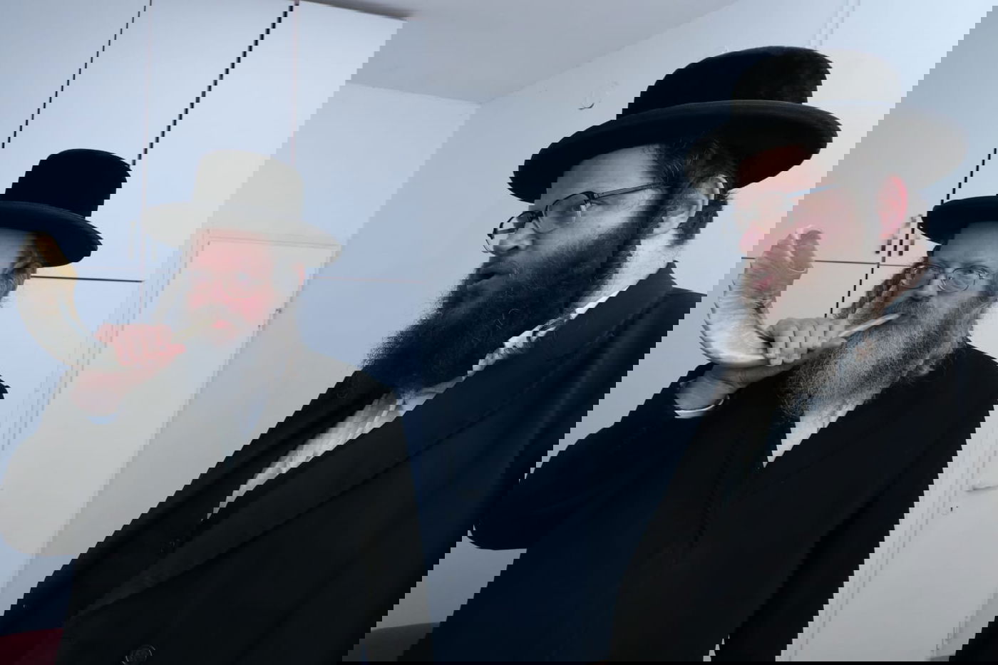 כשהפוסק החסידי בא לבדוק שופרות אצל 'החזוניאשניקים'