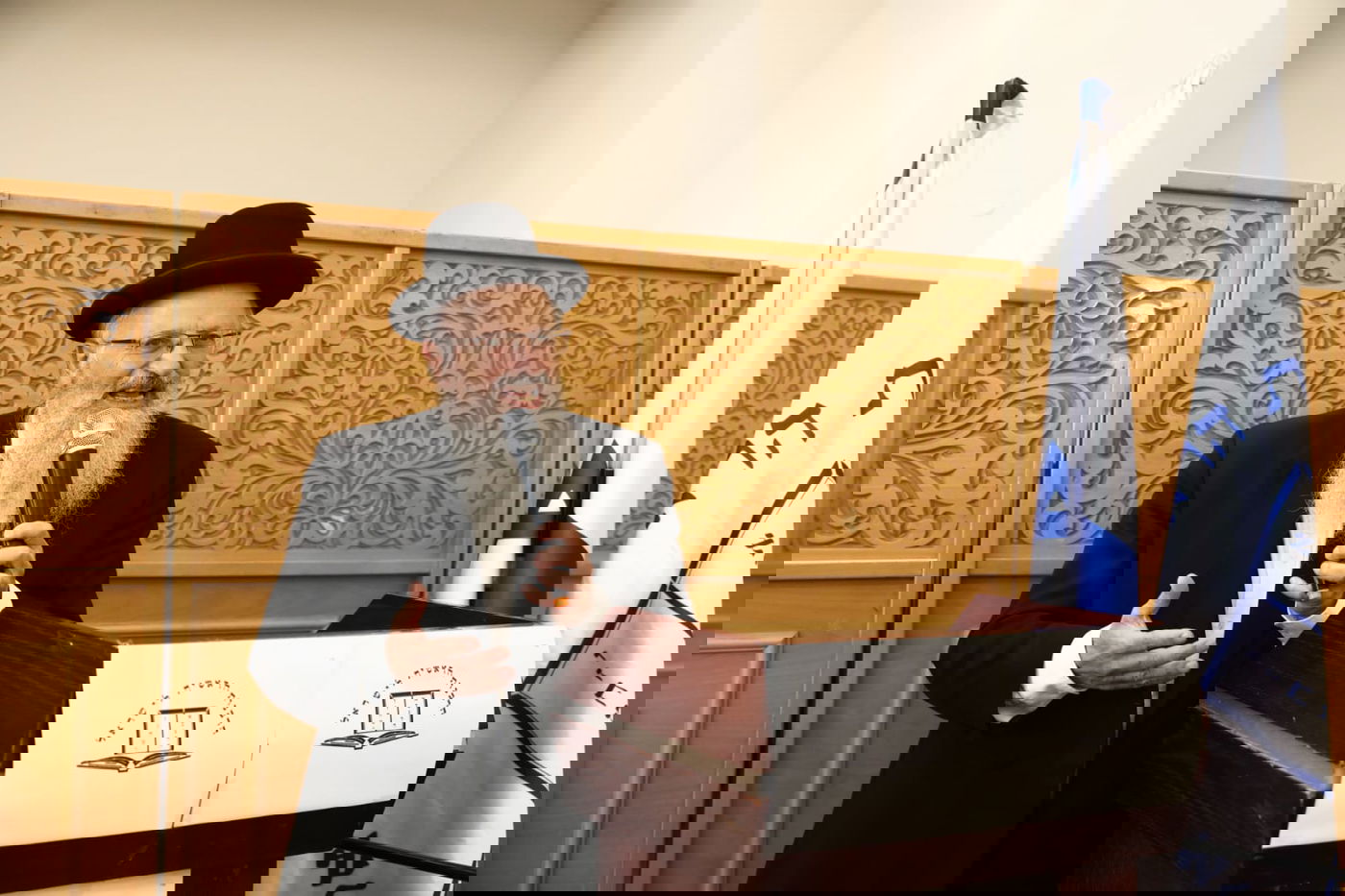 הגר"ש אליהו נואם בכינוס