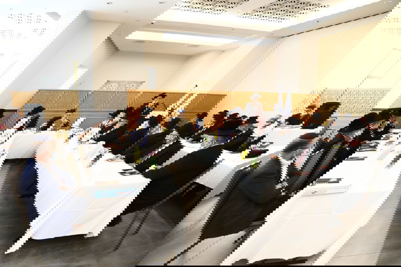 הרבנים מאיימים: לא נכיר בגיורים וכשרות שלא דרך הרה"ר