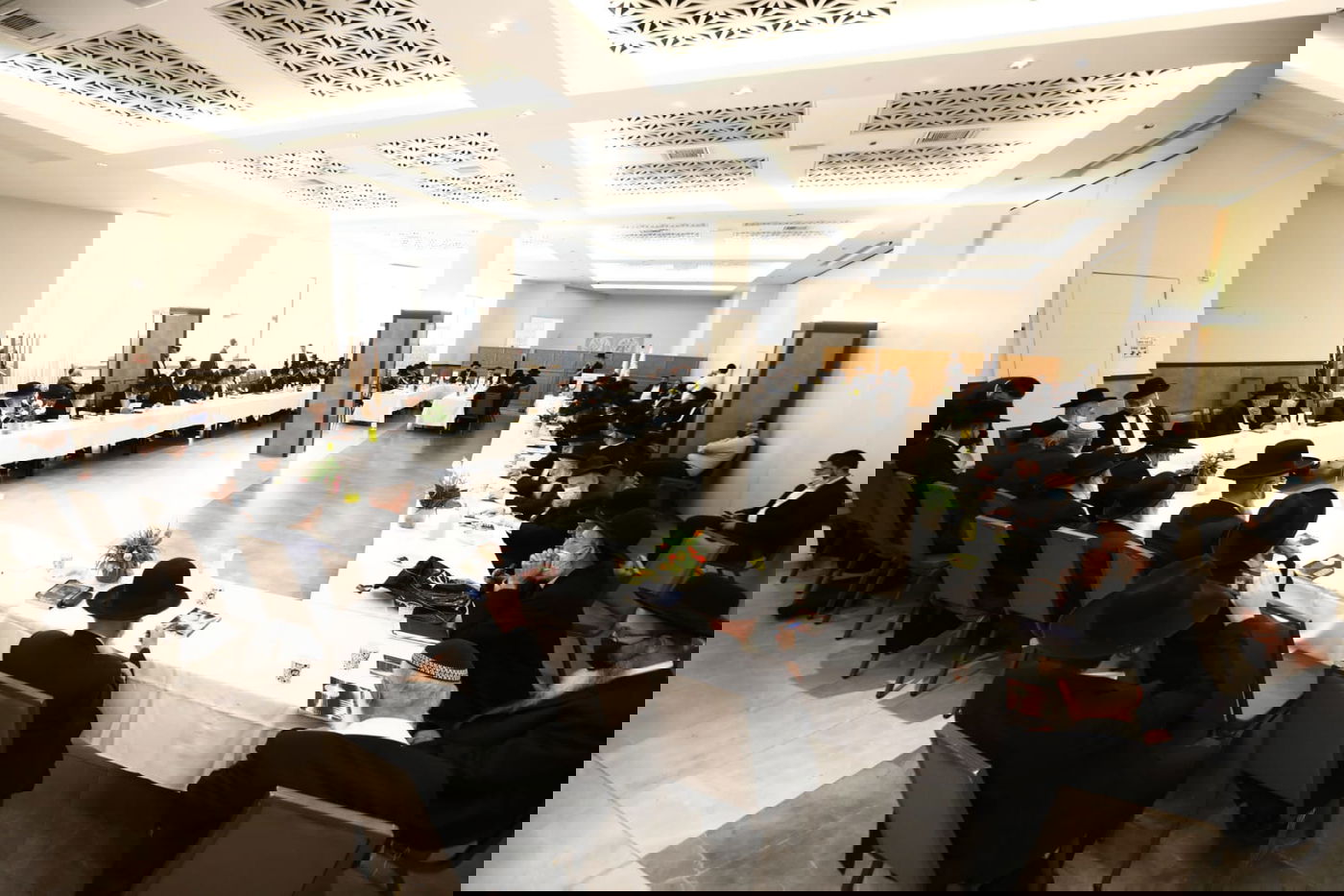 הרבנים מאיימים: לא נכיר בגיורים וכשרות שלא דרך הרה"ר