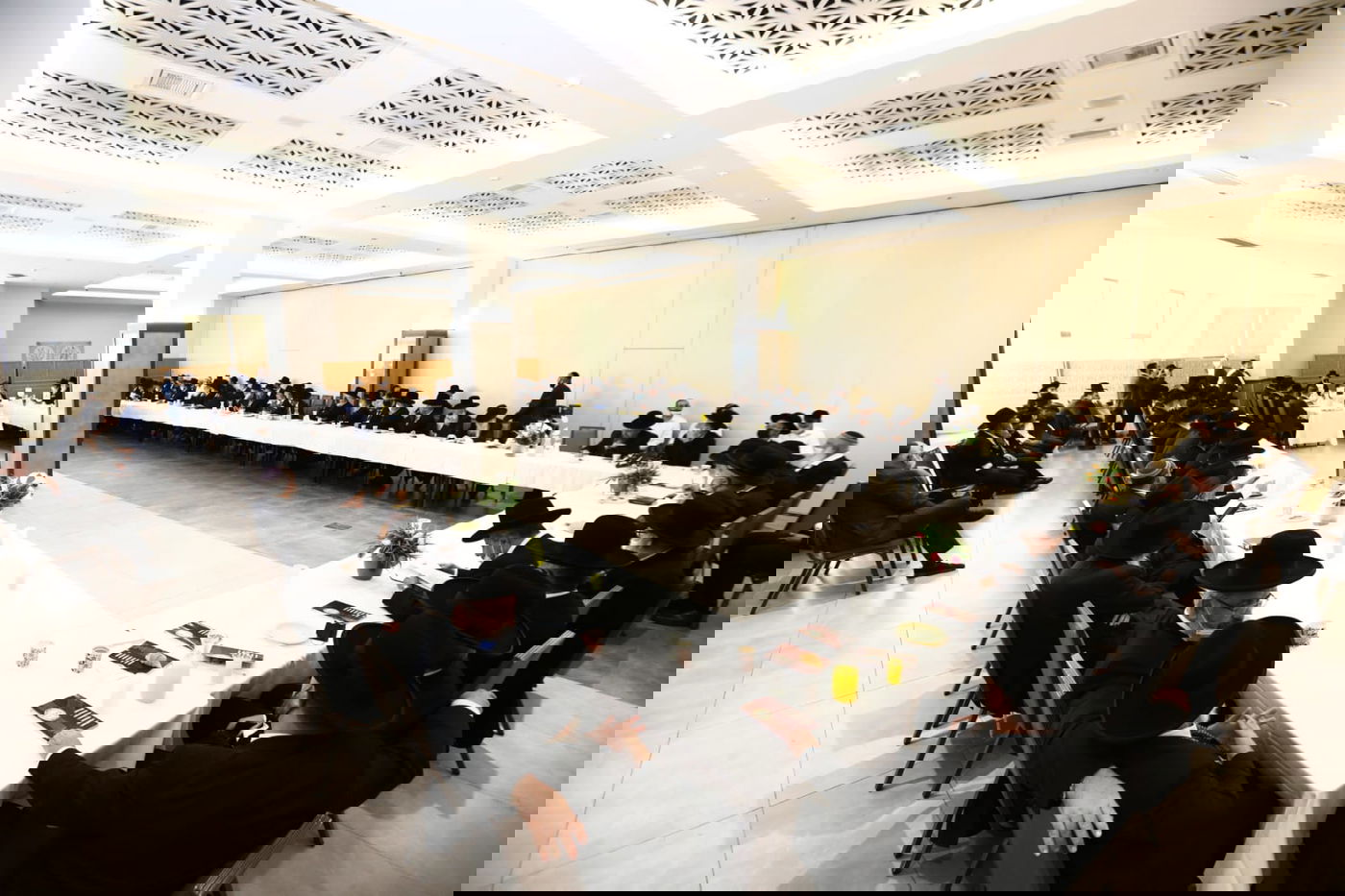 הרבנים מאיימים: לא נכיר בגיורים וכשרות שלא דרך הרה"ר