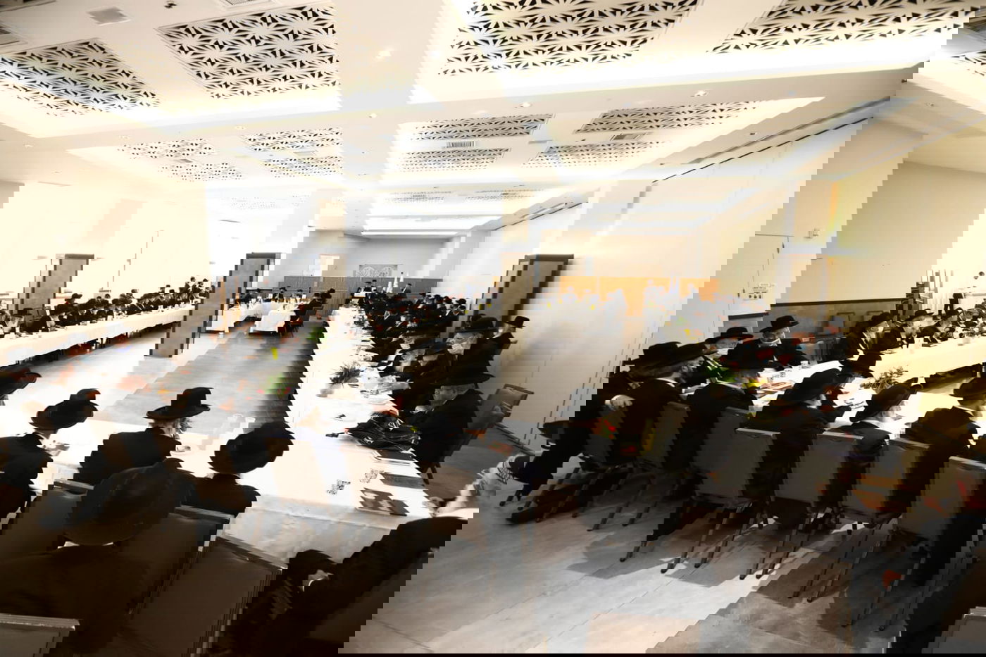 הרבנים מאיימים: לא נכיר בגיורים וכשרות שלא דרך הרה"ר