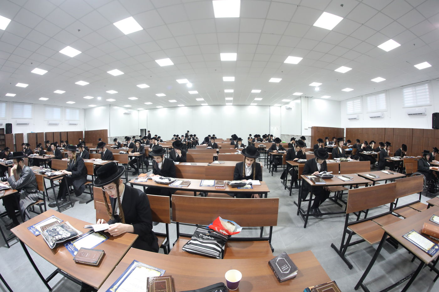 באמירת תהילים ולימוד: בתולדות אהרן חנכו ישיבה חדשה