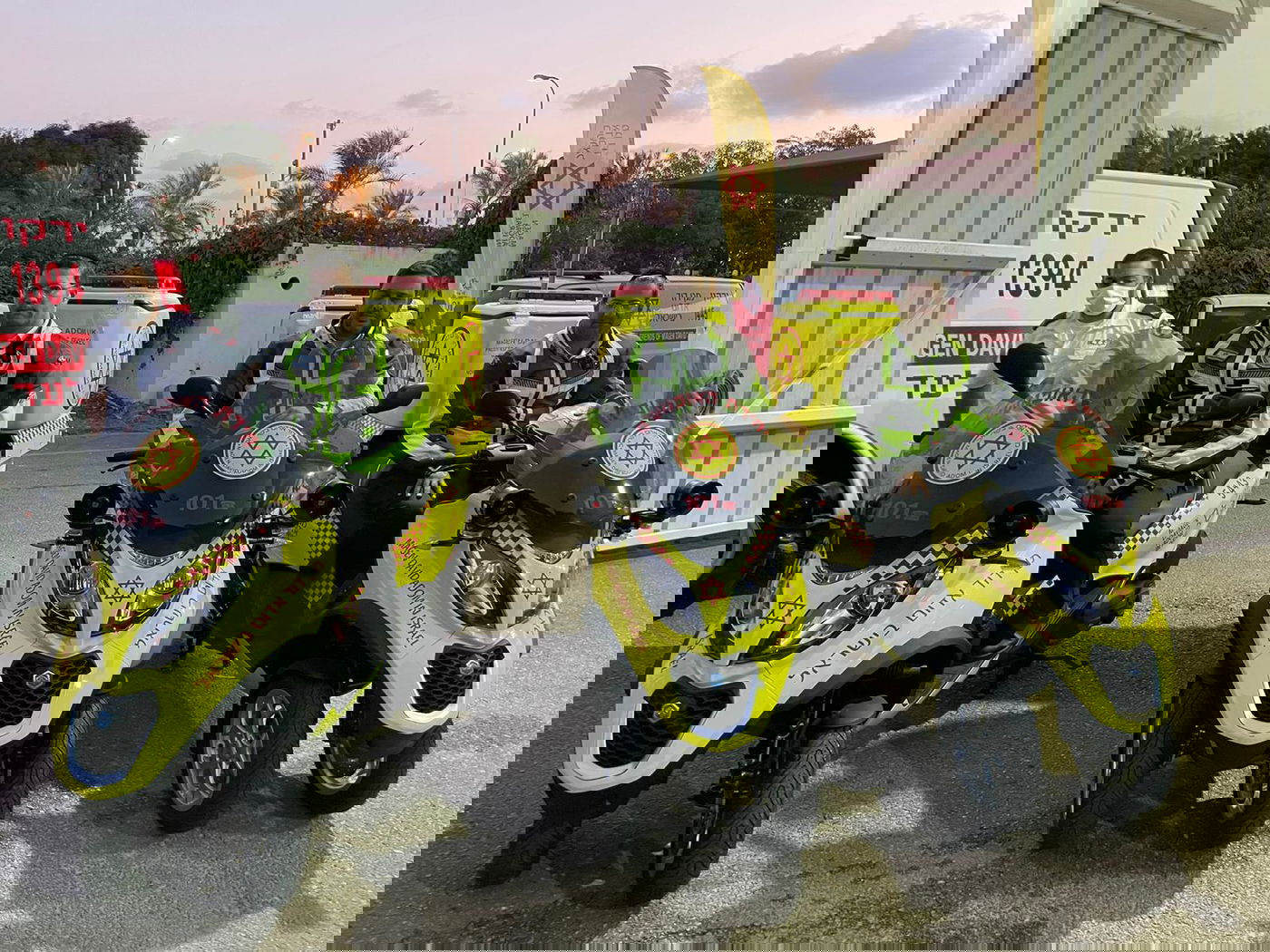 מד"א חנכה אמבולנס ו-3 אופנועים עבור תושבי אלעד