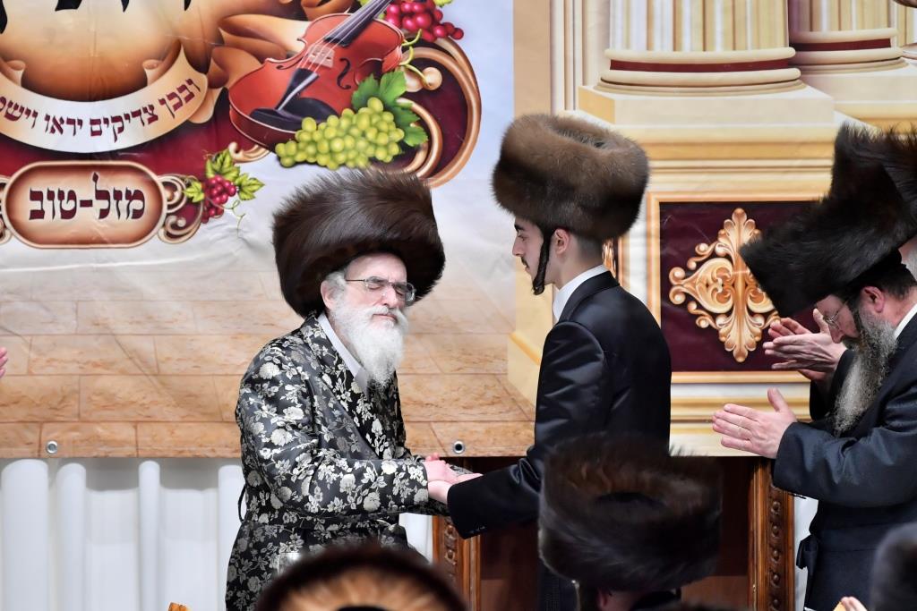 שמחת האירוסין לנכד האדמו"רים מויז'ניץ וסערט ויז'ניץ