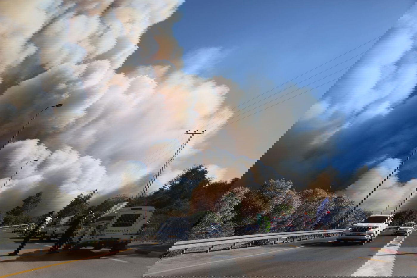 שריפת ענק ליד ירושלים; יישובים שלמים פונו; אין שליטה