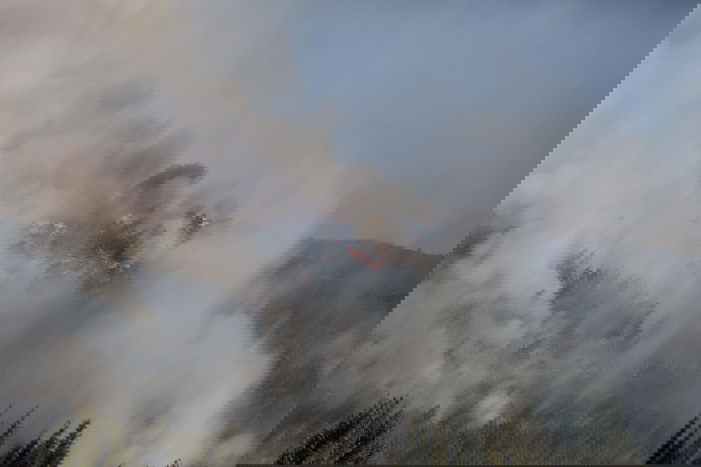 מאות מפונים מבתיהם; הוכרז על  גיוס כללי בכבאות והצלה