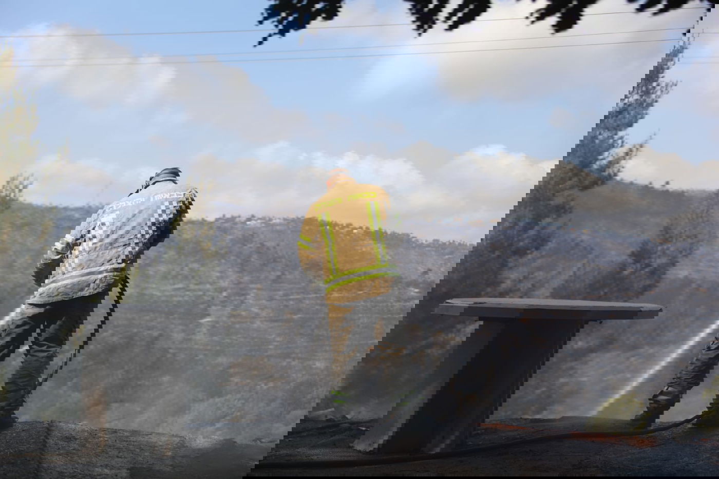 כך לוחמי האש נלחמים בלהבות הענק; צפו