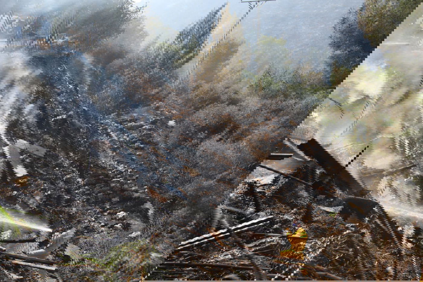 כך לוחמי האש נלחמים בלהבות הענק; צפו