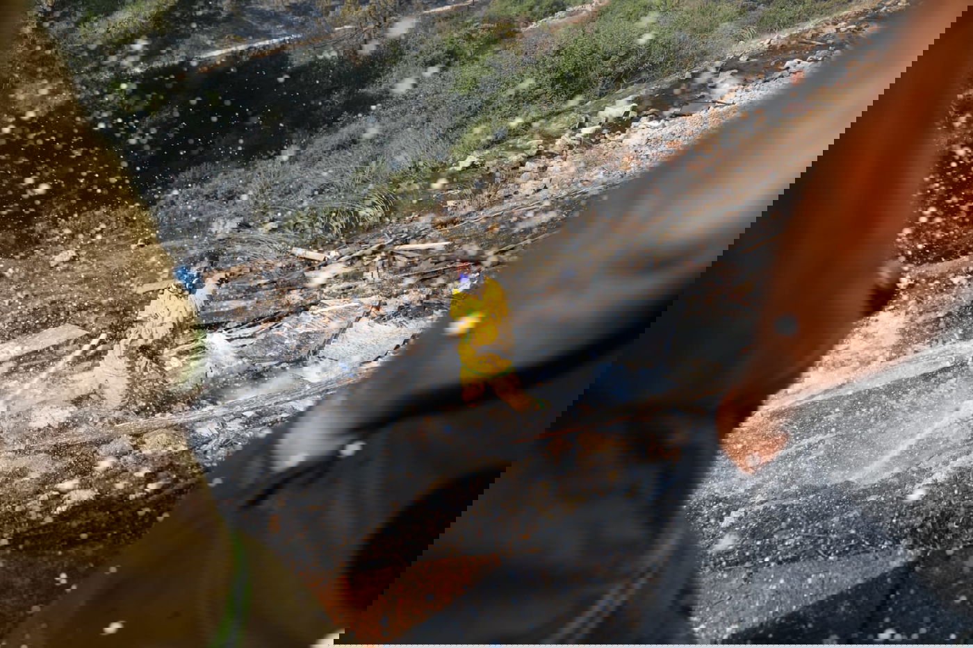 כך לוחמי האש נלחמים בלהבות הענק; צפו