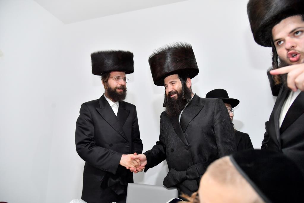 הכנסת ס"ת וסעודה ב'המתמידים' בבית שמש