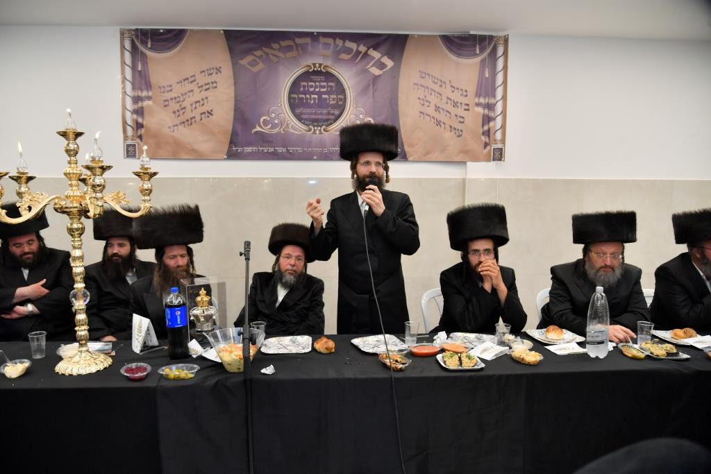 הכנסת ס"ת וסעודה ב'המתמידים' בבית שמש