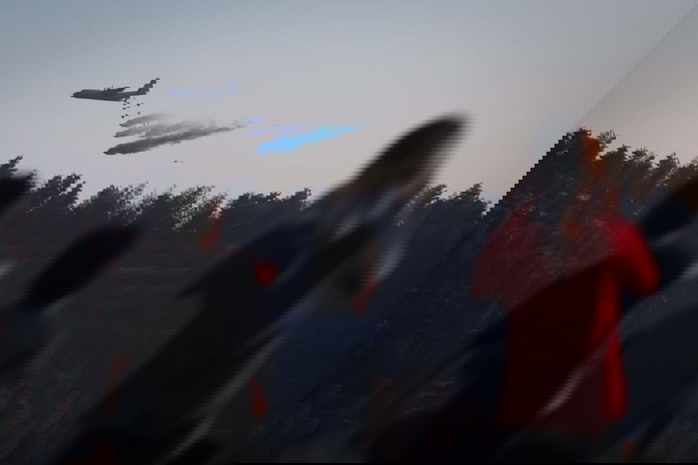 הגיחה הראשונה: כך ה'סופר הרקולס' סייע למאמצי הכיבוי • תיעוד