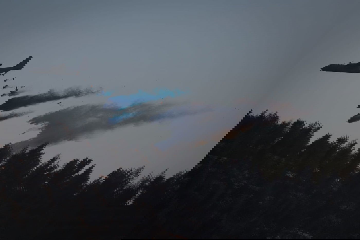 הגיחה הראשונה: כך ה'סופר הרקולס' סייע למאמצי הכיבוי • תיעוד