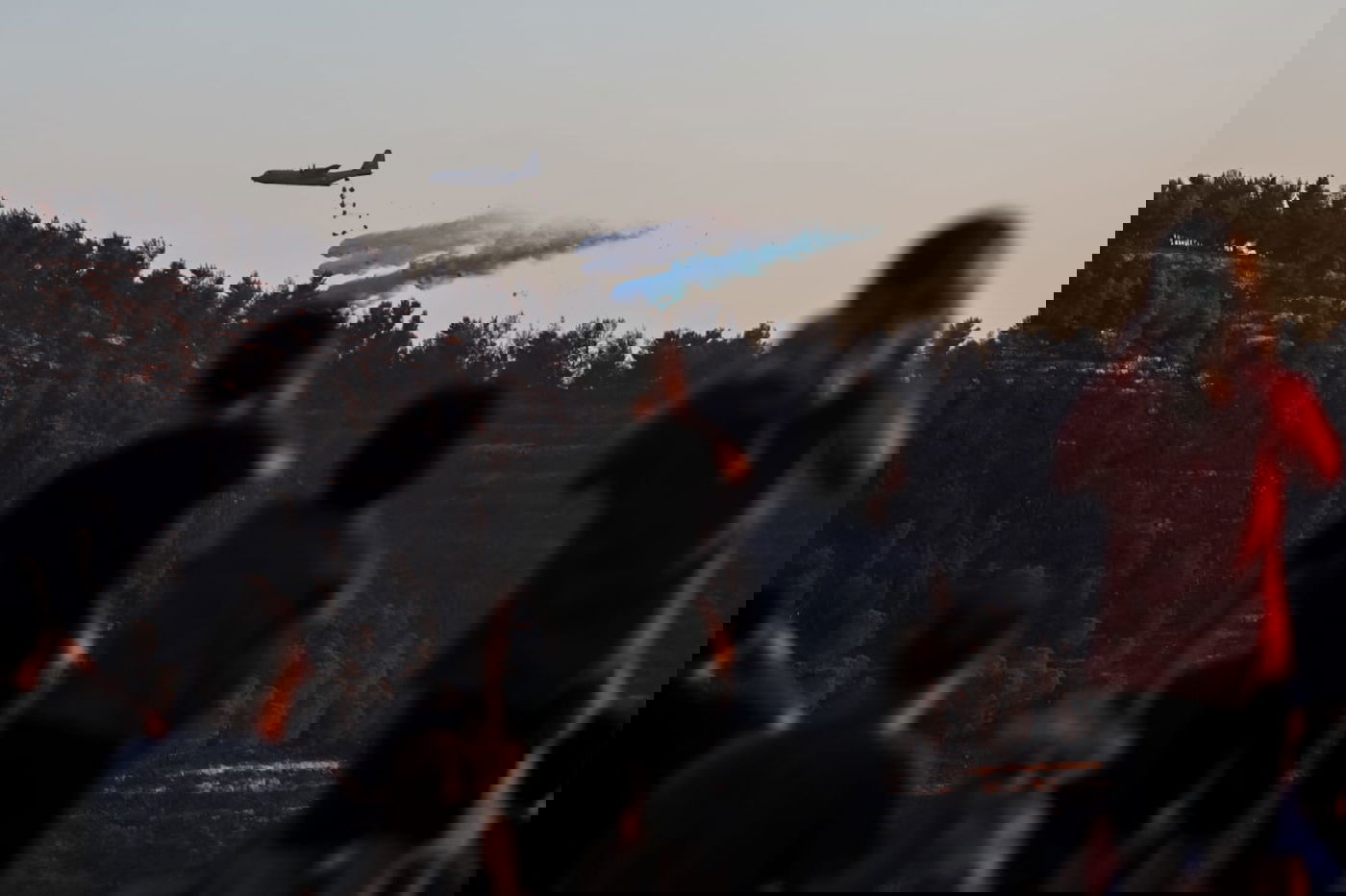 הגיחה הראשונה: כך ה'סופר הרקולס' סייע למאמצי הכיבוי • תיעוד