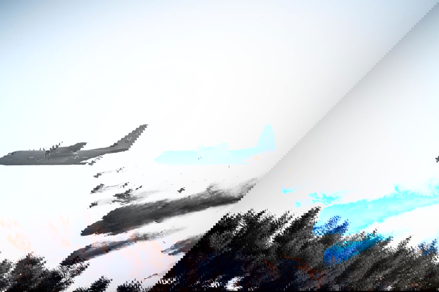 הגיחה הראשונה: כך ה'סופר הרקולס' סייע למאמצי הכיבוי • תיעוד