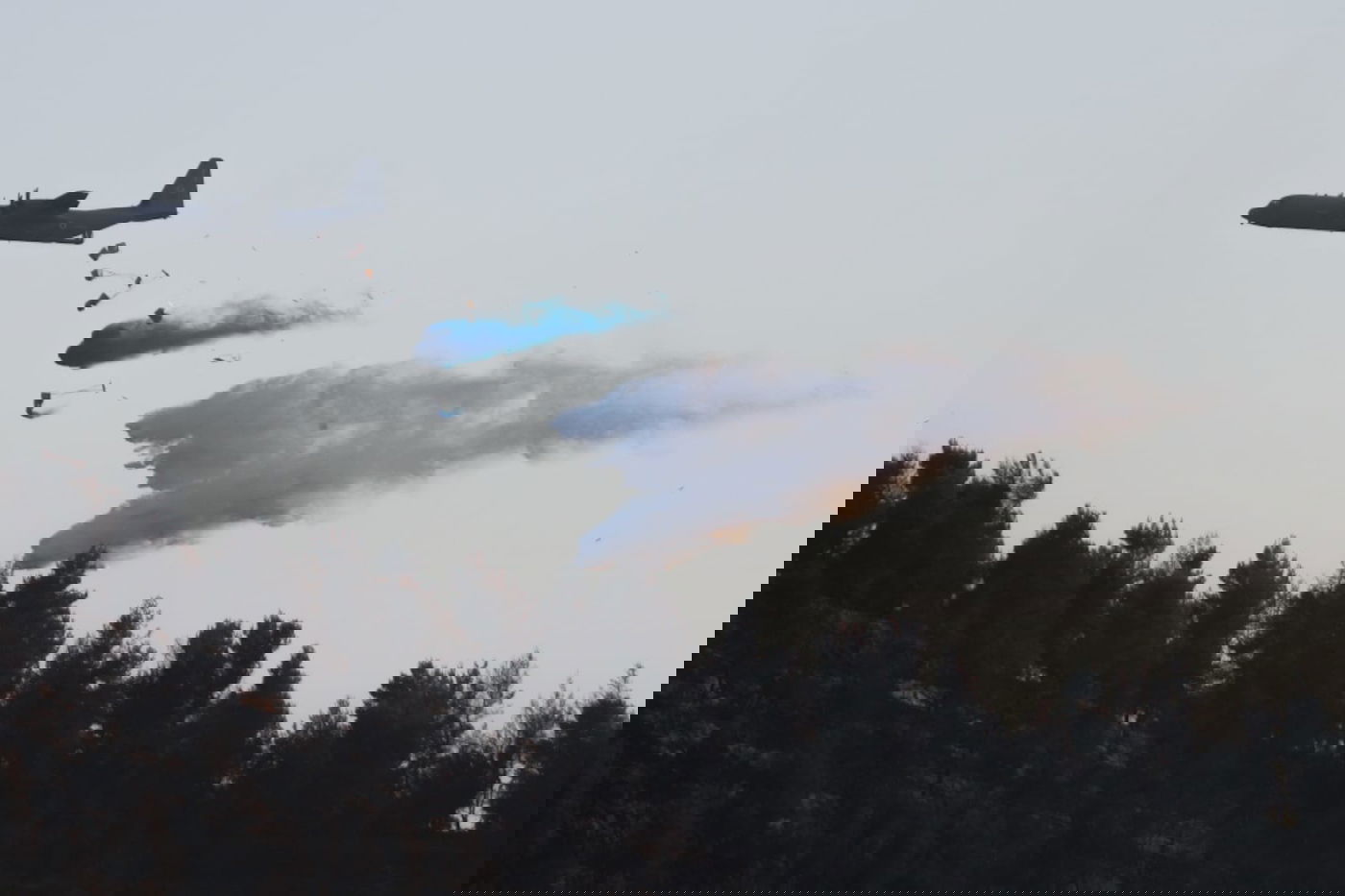 הגיחה הראשונה: כך ה'סופר הרקולס' סייע למאמצי הכיבוי • תיעוד