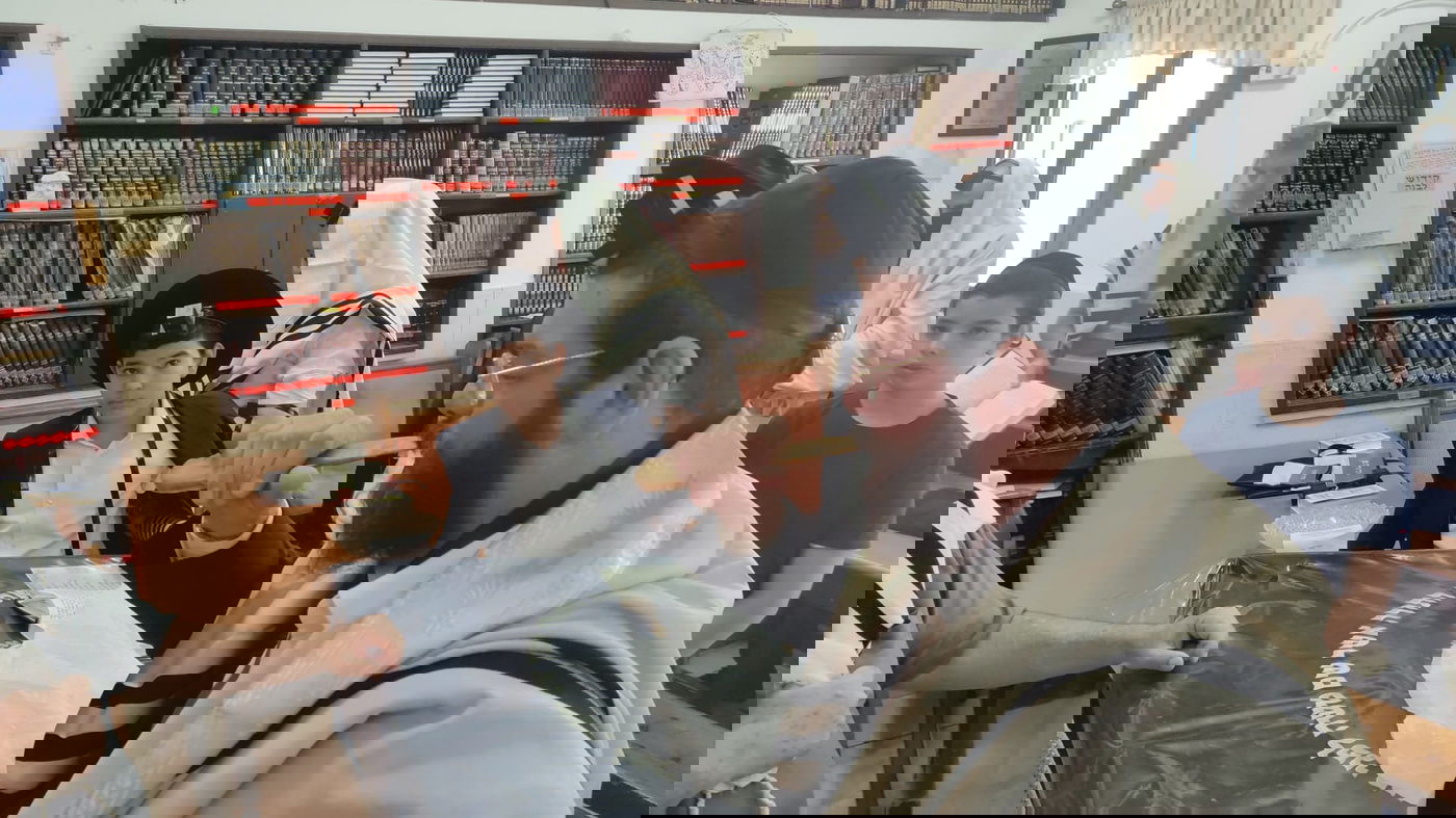 הגר"י אדלשטיין תקע בשופר סבו שעלה מרוסיה